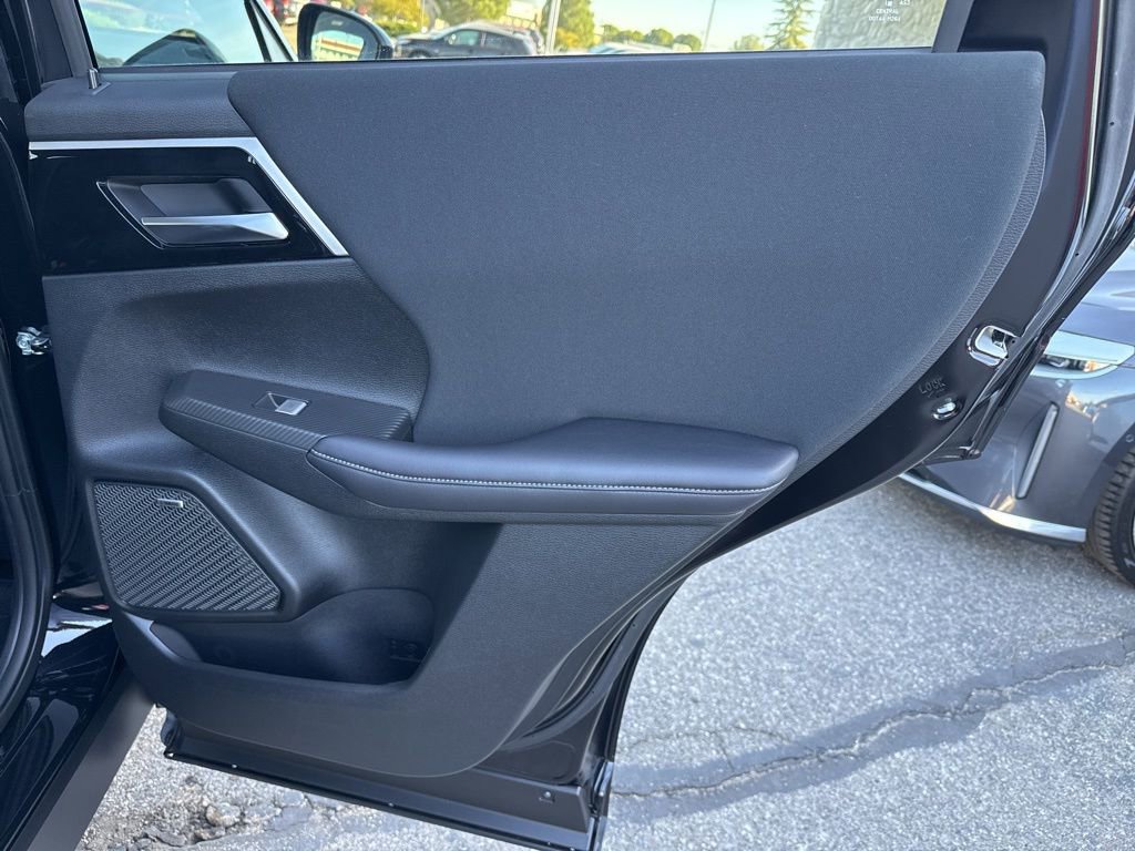 New 2025 Mitsubishi Outlander ES image 33