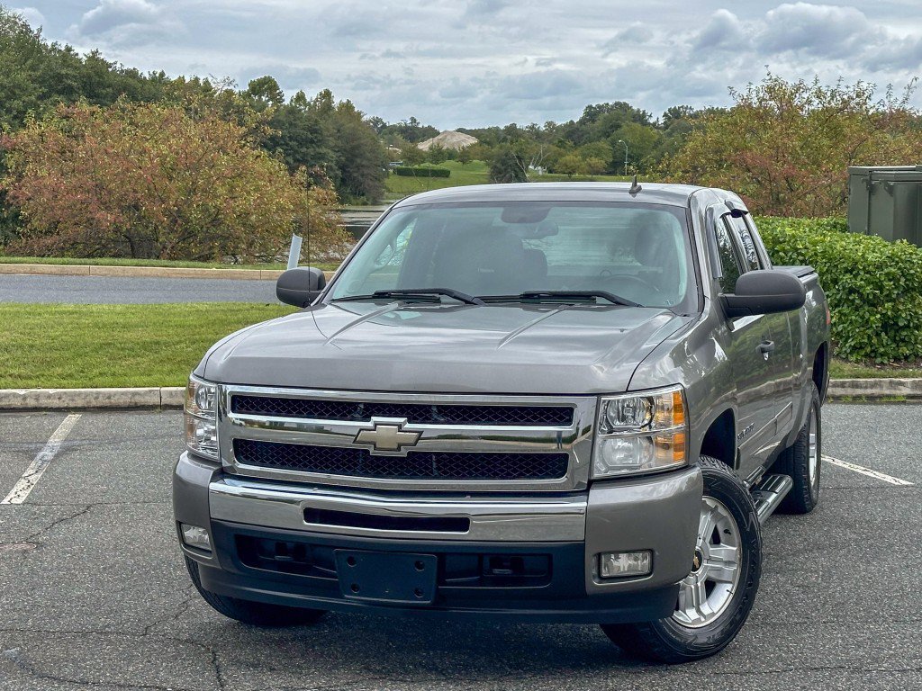 Used 2009 Chevrolet Silverado 1500 LT w/ Power Pack Plus AWD/4WD image 4