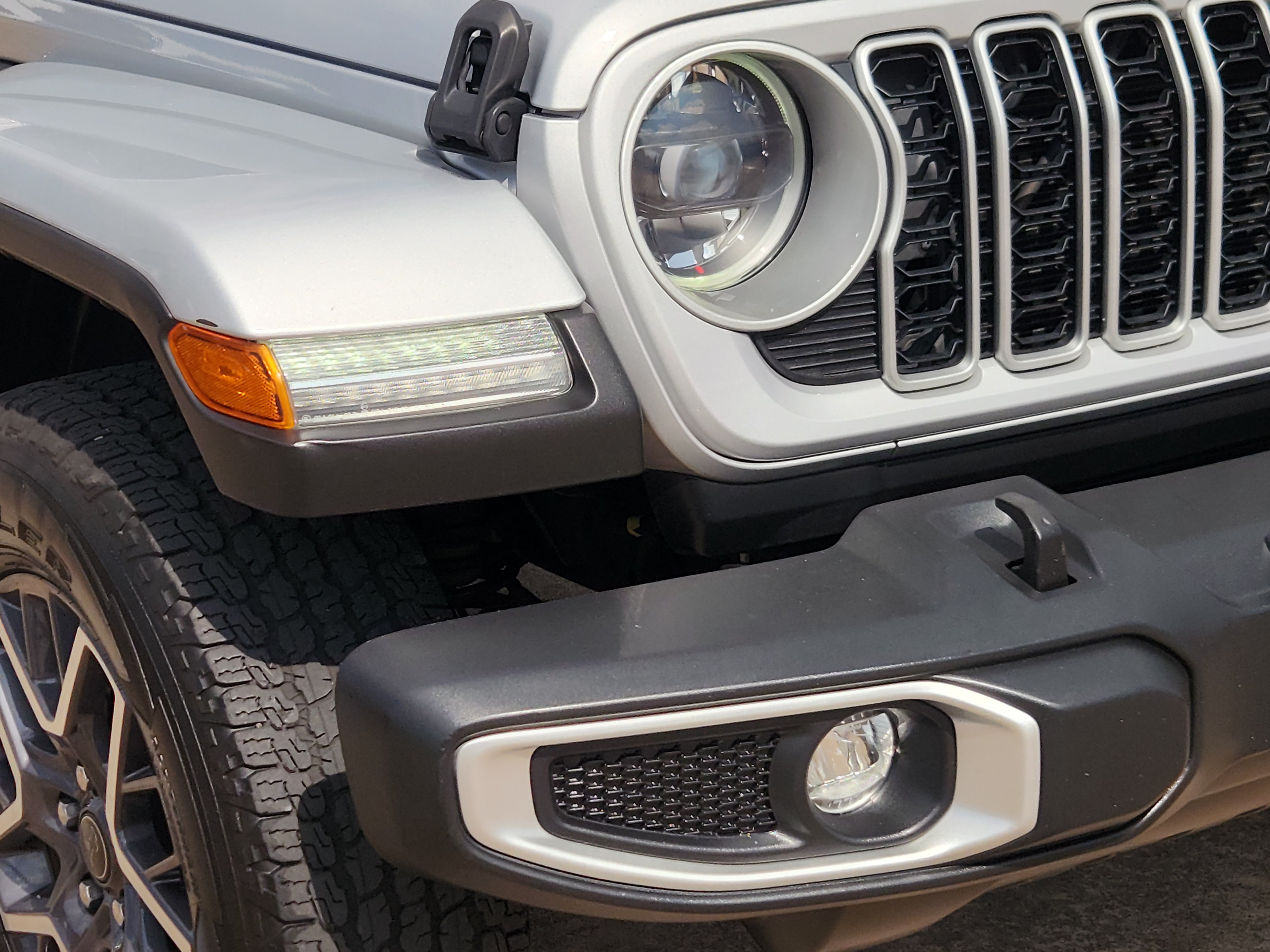Used 2024 Jeep Wrangler Unlimited Sahara AWD/4WD image 10