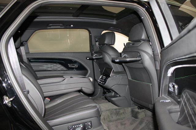 Used 2023 Bentley Bentayga Extended Wheelbase image 19