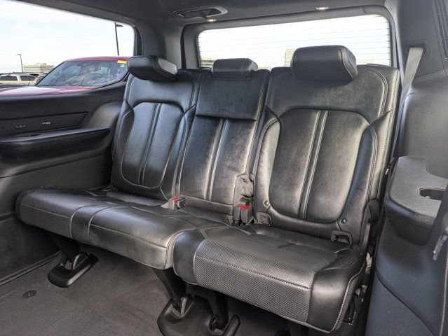 Used 2024 Jeep Wagoneer Series III AWD/4WD image 15