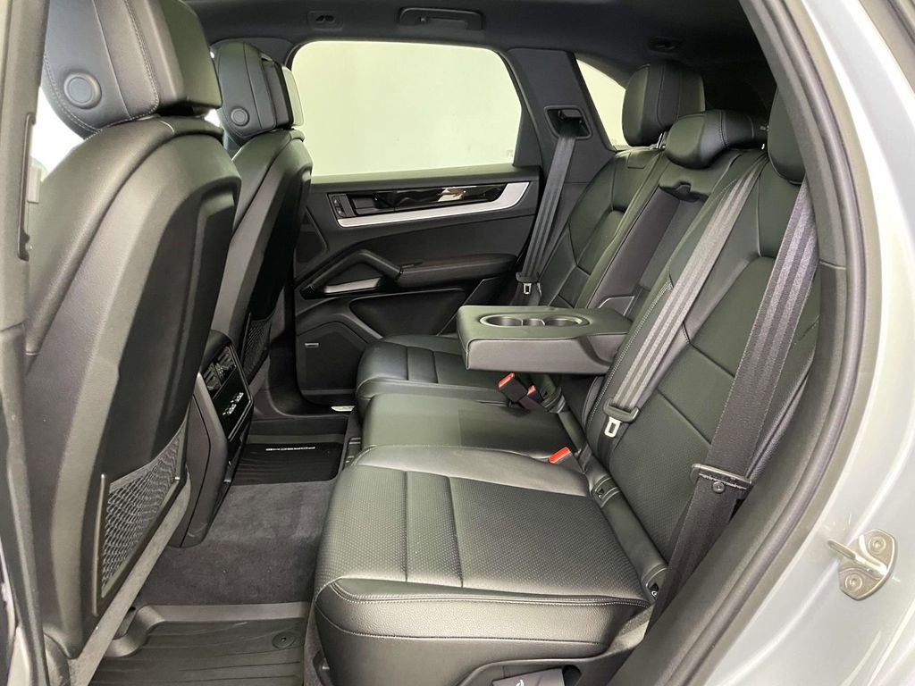 Used 2024 Porsche Cayenne image 19
