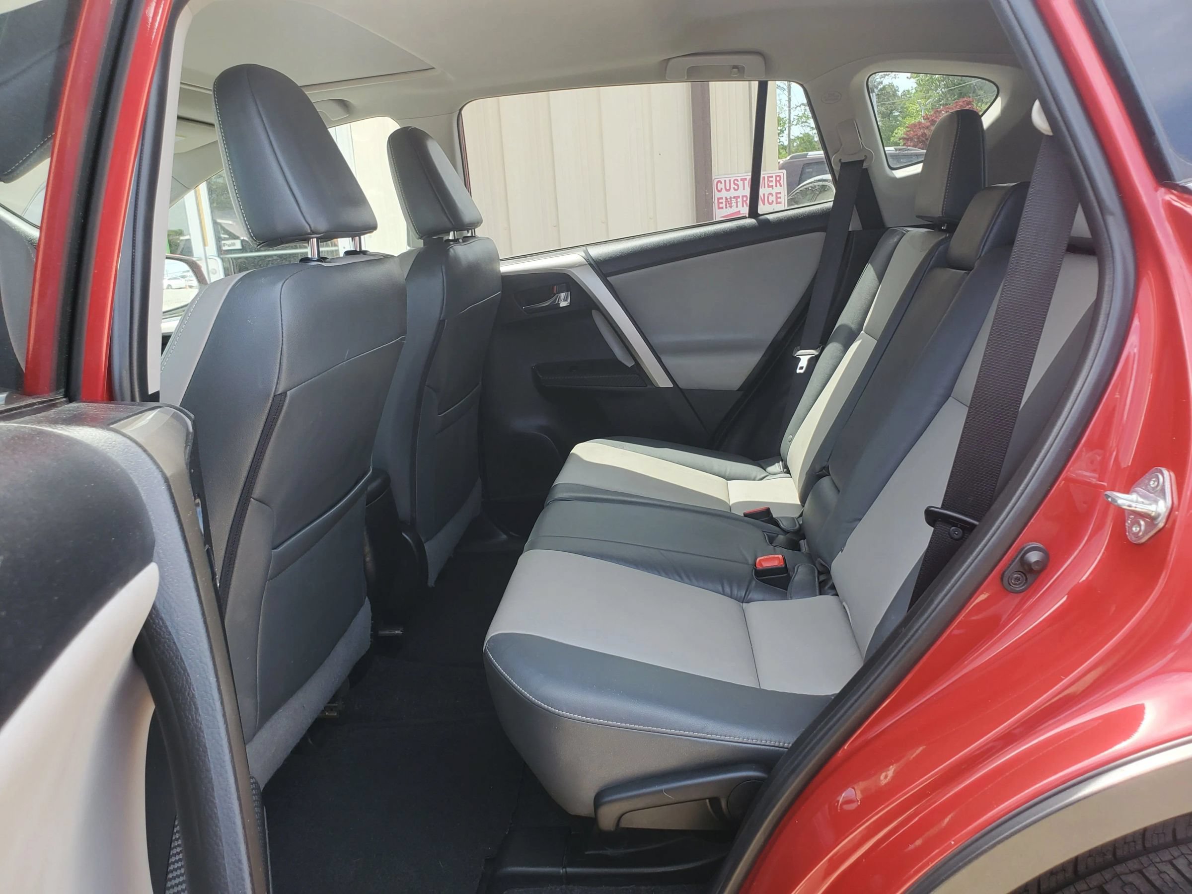 Used 2015 Toyota RAV4 Limited w/ Technology Package FWD image 30