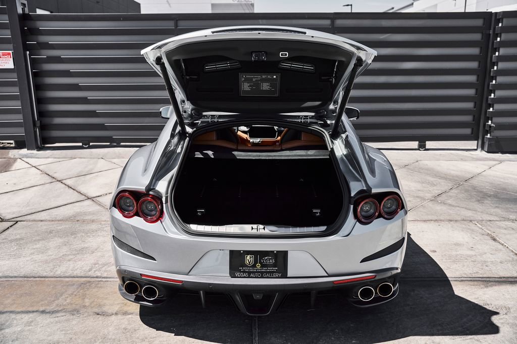 Used 2018 Ferrari GTC4Lusso AWD/4WD image 22