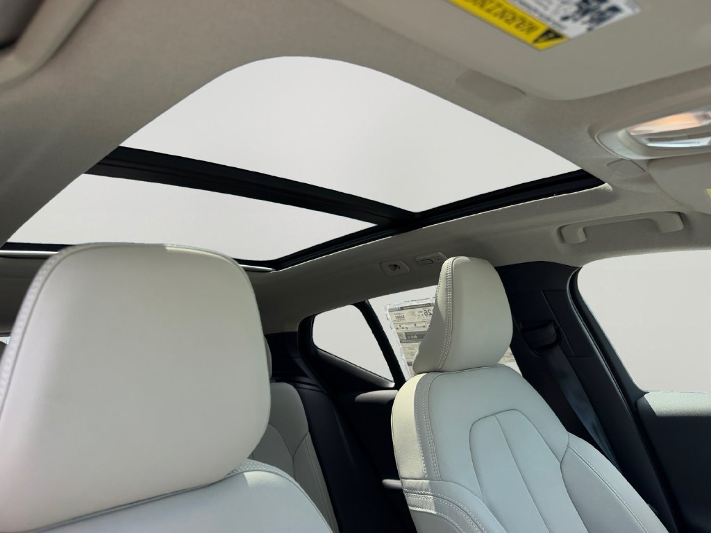 New 2026 Volvo XC40 B5 Plus w/ Climate Package AWD/4WD image 5