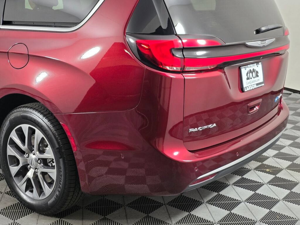 Used 2022 Chrysler Pacifica Pinnacle FWD image 9