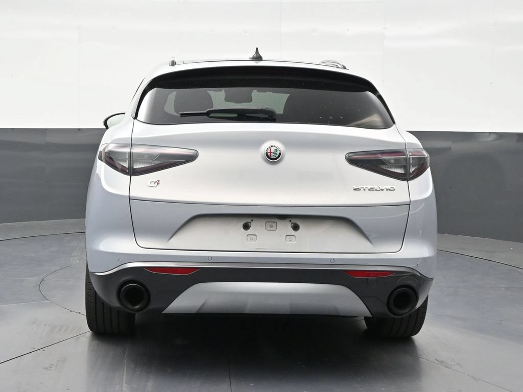 Used 2024 Alfa Romeo Stelvio Ti w/ Performance Driving Package AWD/4WD image 4