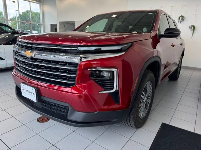 Used 2025 Chevrolet Traverse LT w/ Driver Confidence Package AWD/4WD image 34