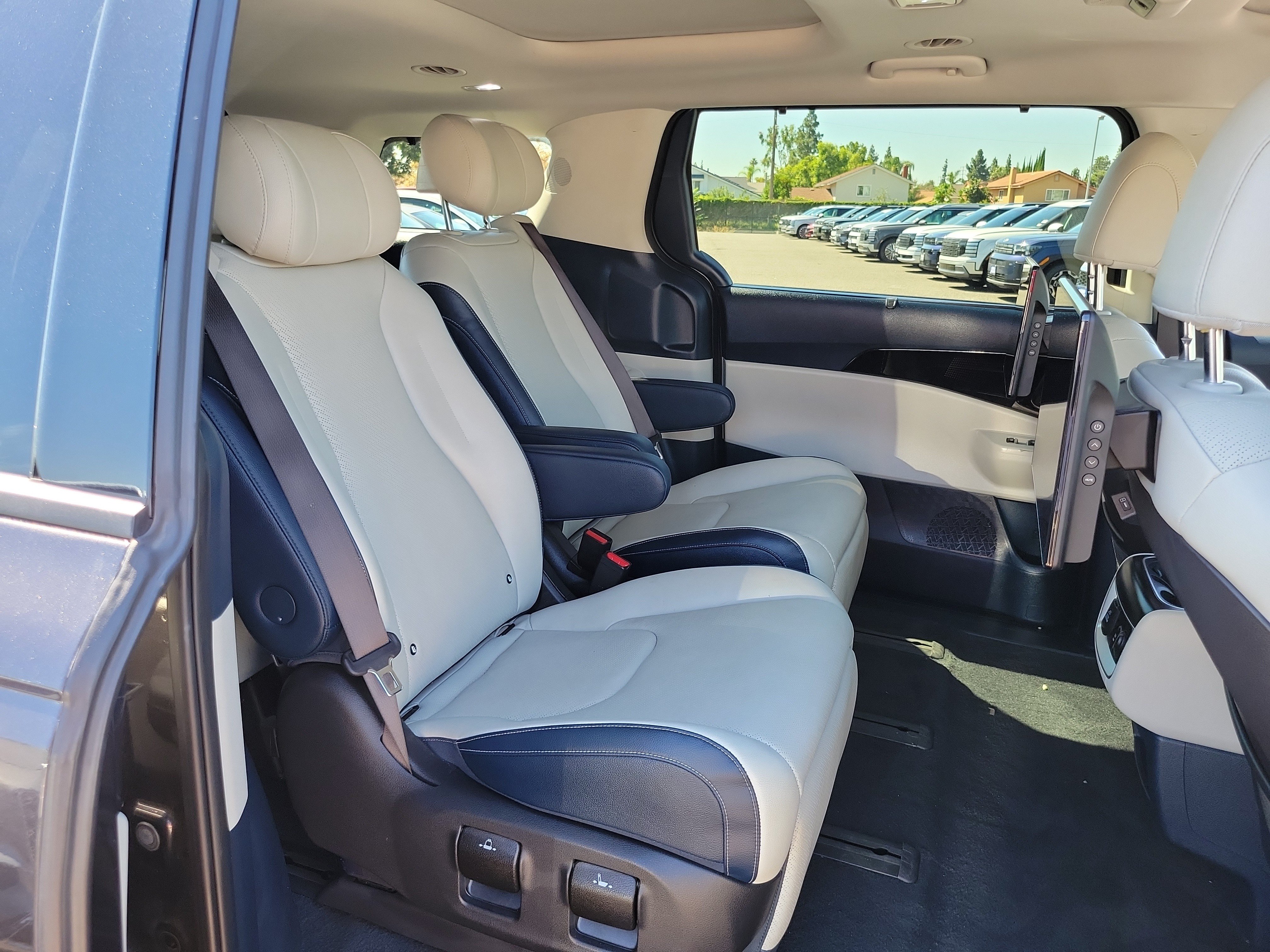Used 2025 Kia Carnival SX Prestige FWD image 22