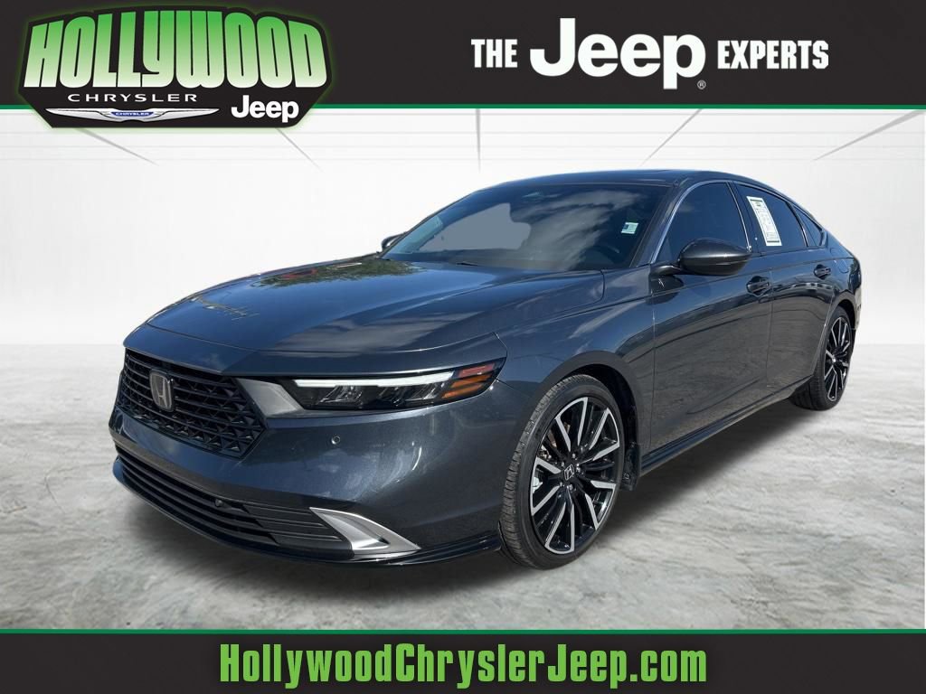 Used 2023 Honda Accord Touring image 1