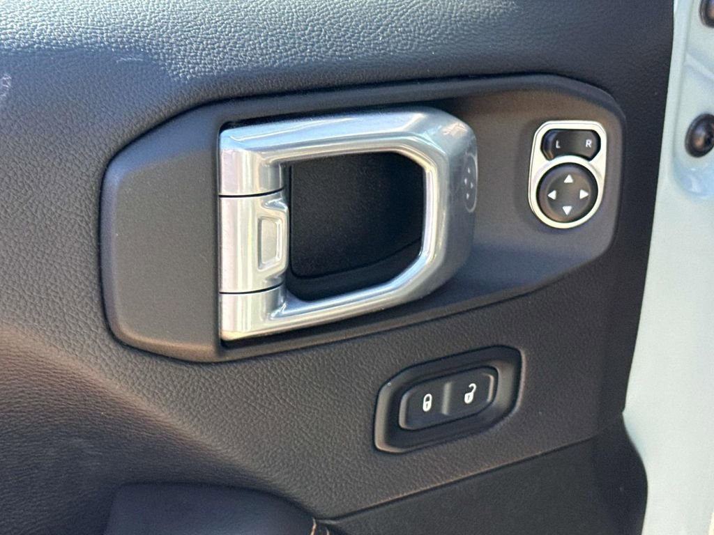 Used 2024 Jeep Wrangler Unlimited Sahara image 24