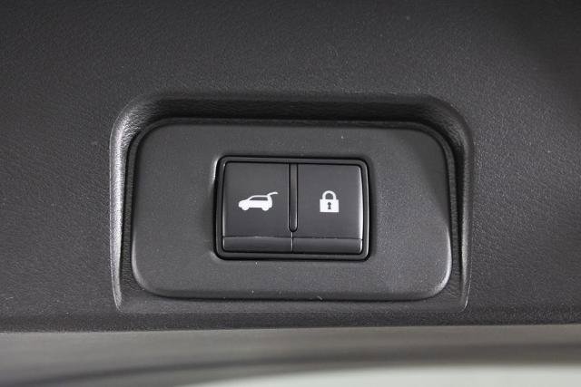 Certified 2025 Nissan Rogue SV image 17