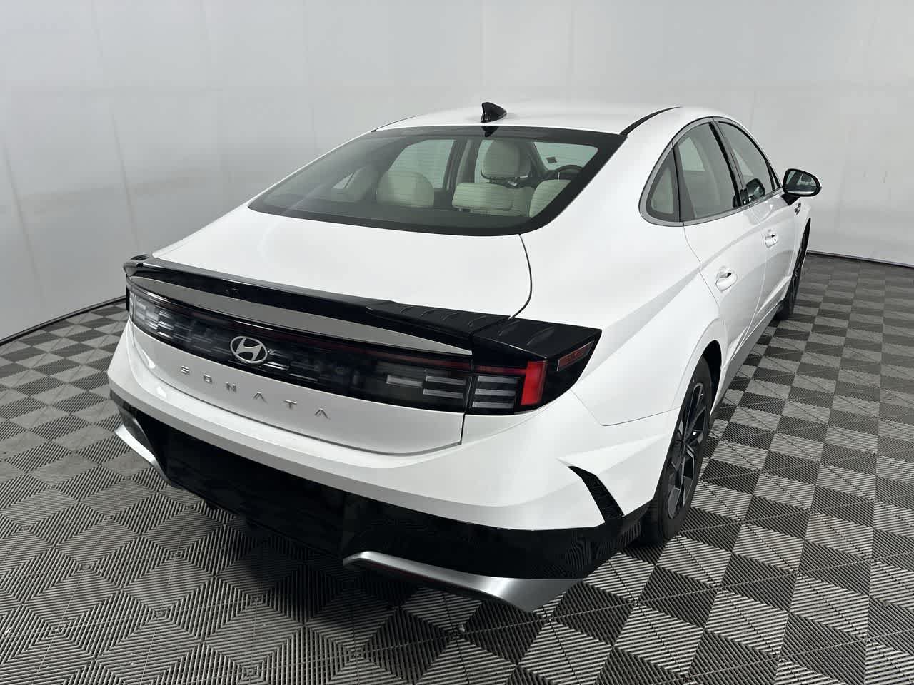 Used 2025 Hyundai Sonata SEL FWD image 8