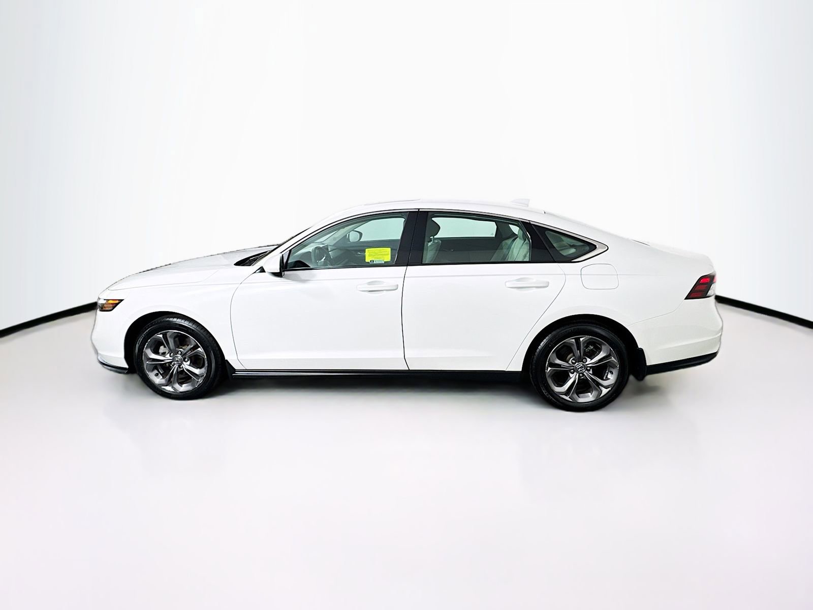Used 2023 Honda Accord EX image 4