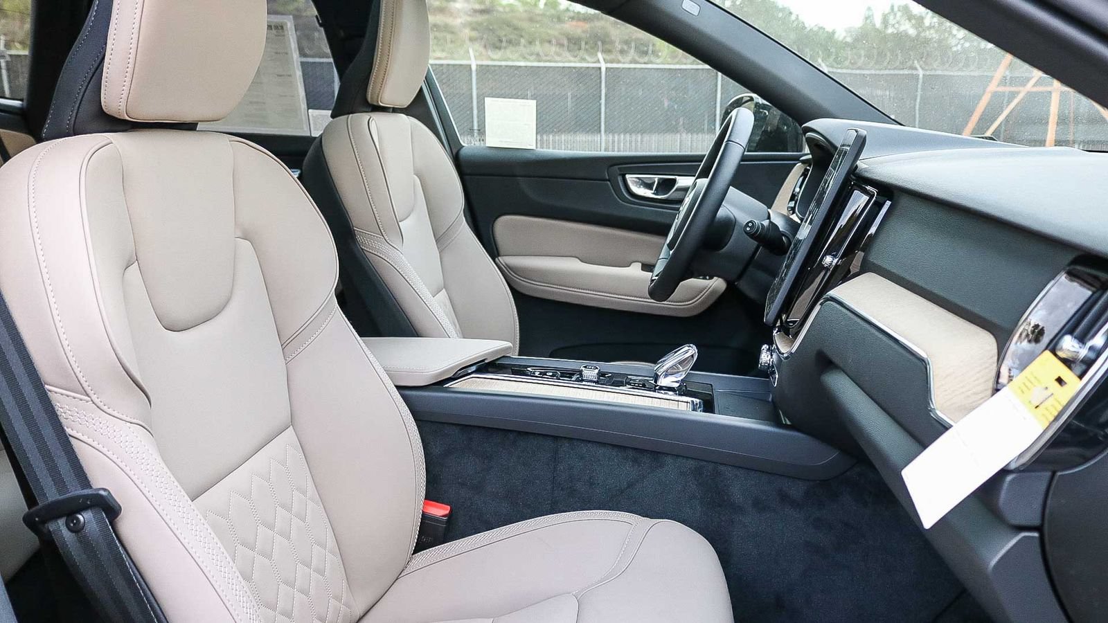 New 2026 Volvo XC60 B5 Plus w/ Protection Package Premier AWD/4WD image 17