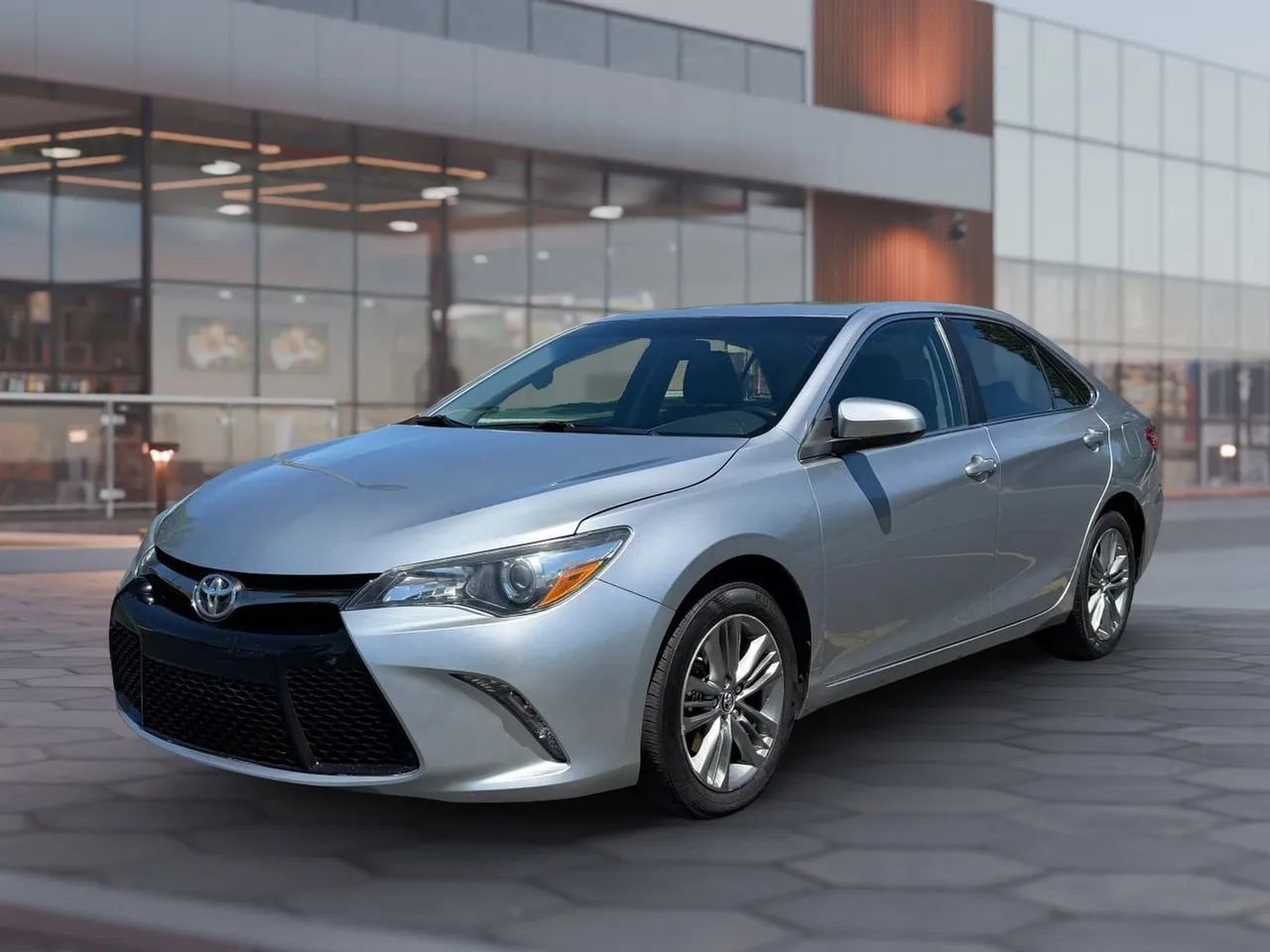 Used 2015 Toyota Camry SE FWD image 4