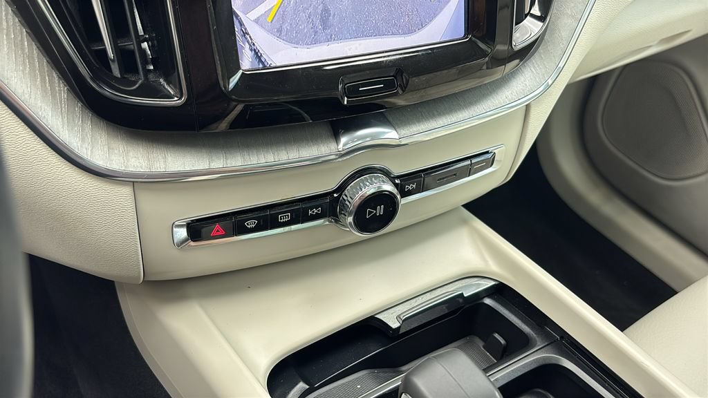 Certified 2024 Volvo XC60 B5 Plus w/ Climate Package AWD/4WD image 20