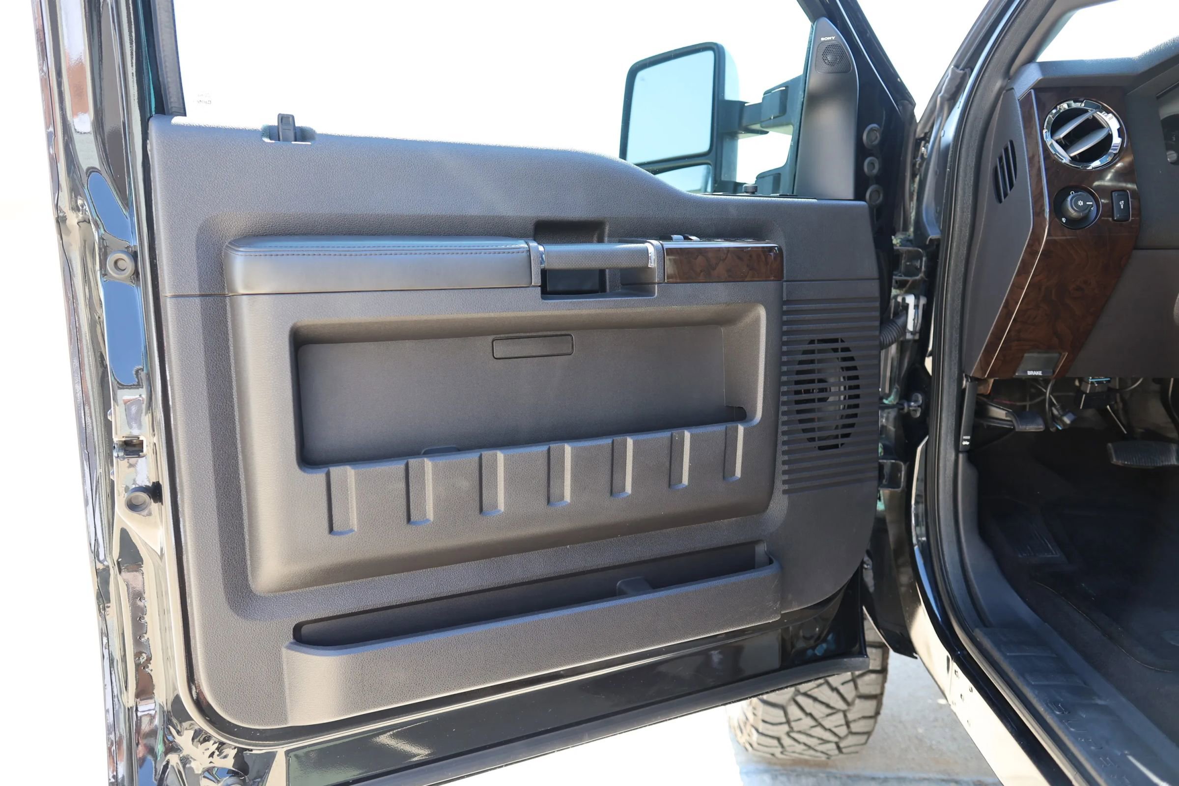 Used 2015 Ford F350 Platinum image 29