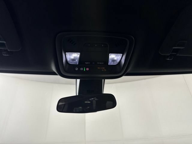 Used 2022 Chevrolet Traverse LT FWD image 24