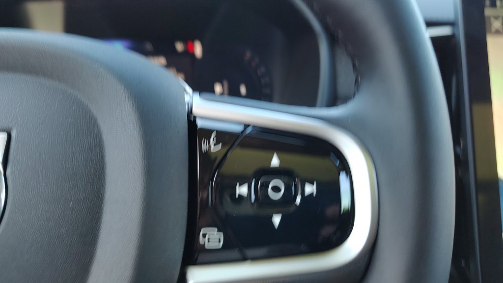 New 2026 Volvo XC90 B6 Plus w/ Protection Package Premier AWD/4WD image 16