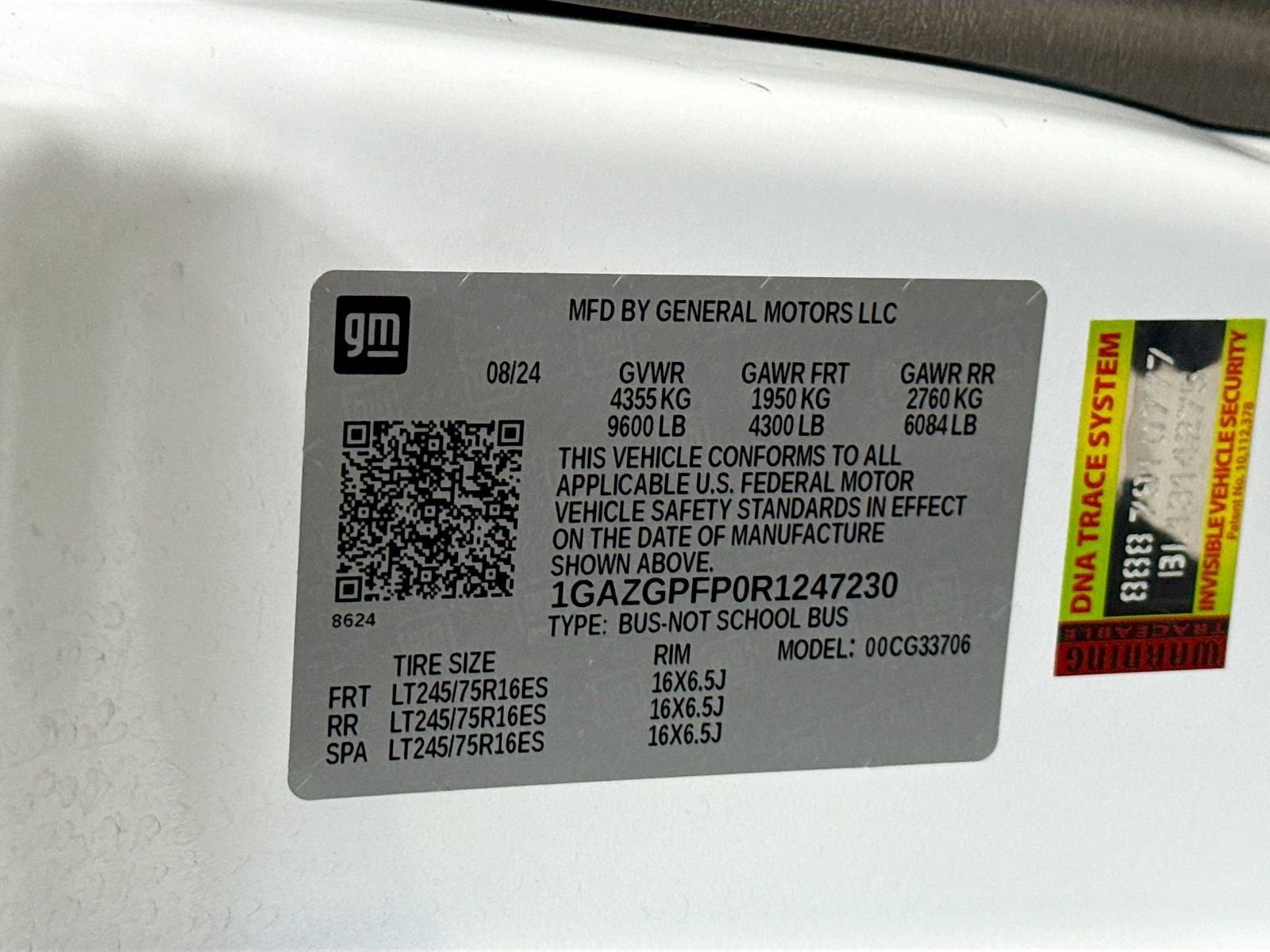Used 2024 Chevrolet Express 3500 LT w/ LT Preferred Equipment Group RWD image 32