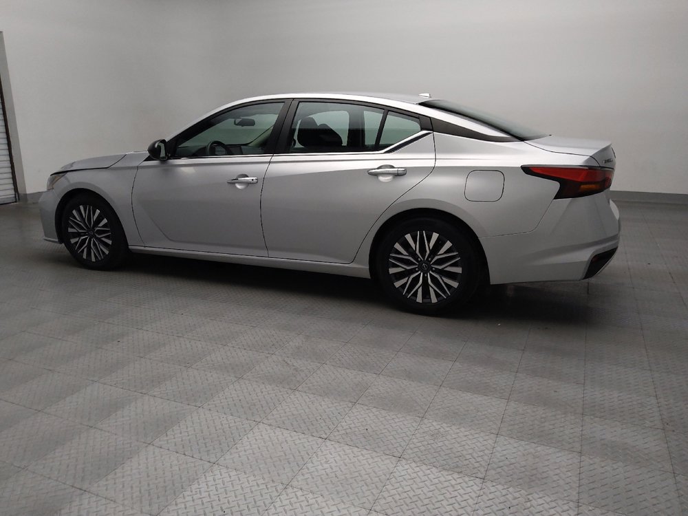 Used 2024 Nissan Altima 2.5 SV image 3