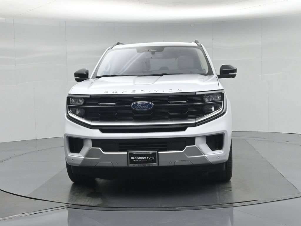 Used 2025 Ford Expedition Platinum w/ Driver's Package AWD/4WD image 32