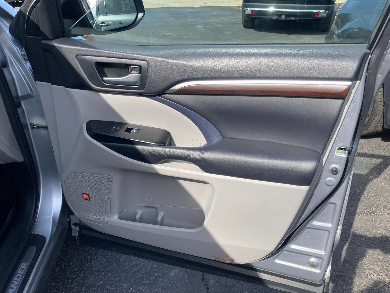 Used 2015 Toyota Highlander Limited image 48