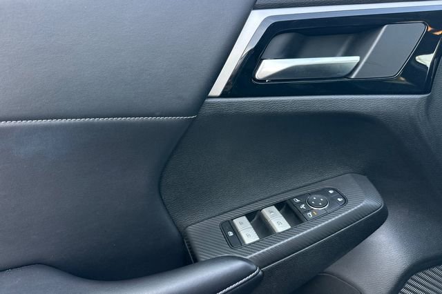 Used 2024 Mitsubishi Outlander SE image 12