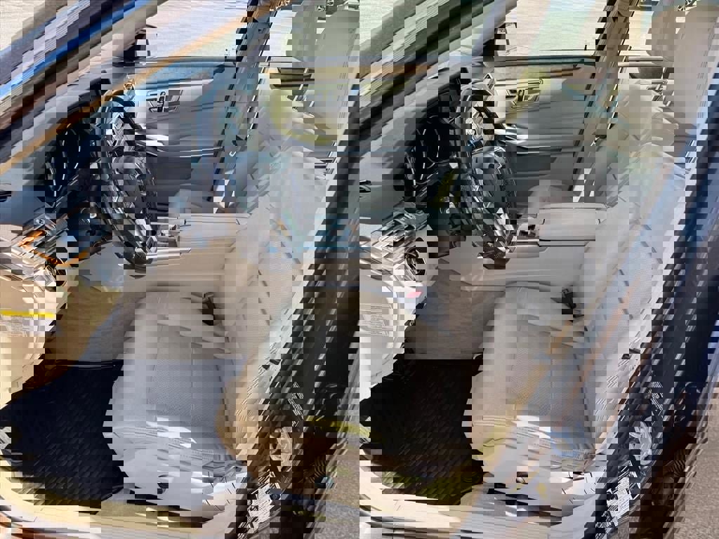 Used 2014 Mercedes-Benz E 350 4MATIC Sedan w/ Premium 1 Package image 10