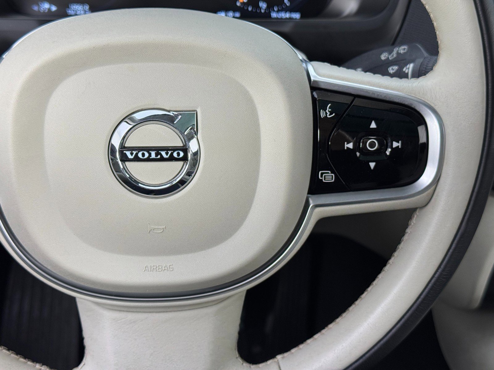 Used 2020 Volvo XC90 T6 Momentum image 22