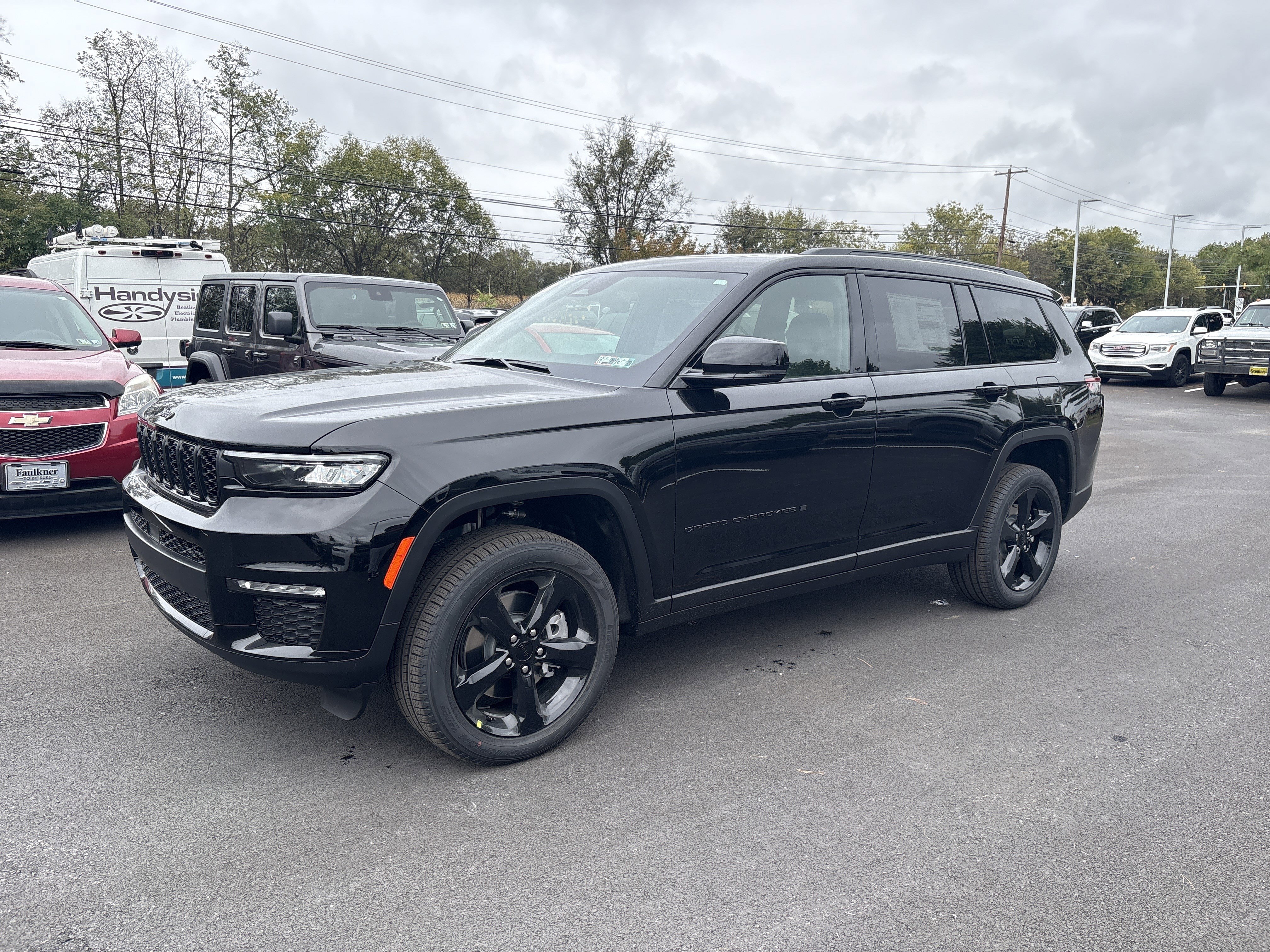 New 2025 Jeep Grand Cherokee L Limited w/ Black Appearance Package image 3
