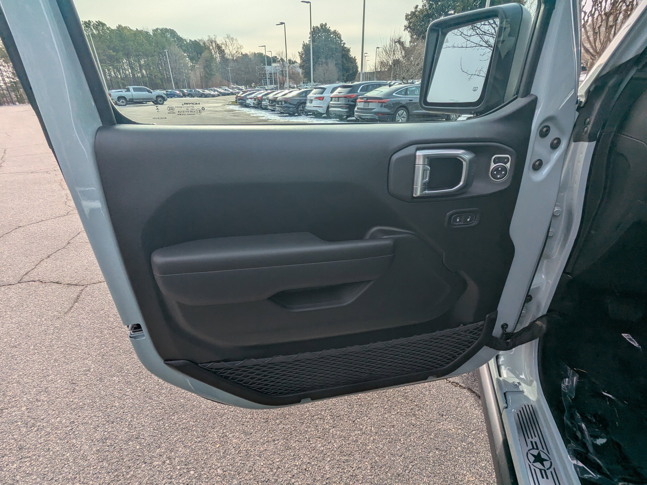 Used 2024 Jeep Wrangler Unlimited image 14