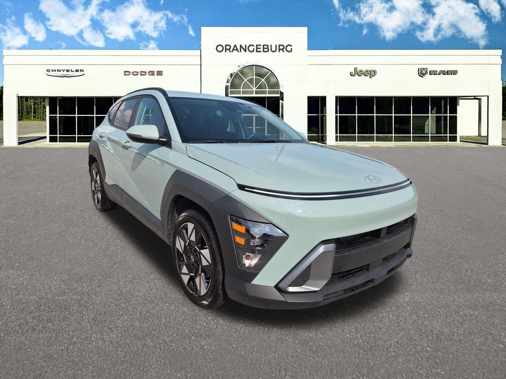 Used 2025 Hyundai Kona SEL FWD image 2