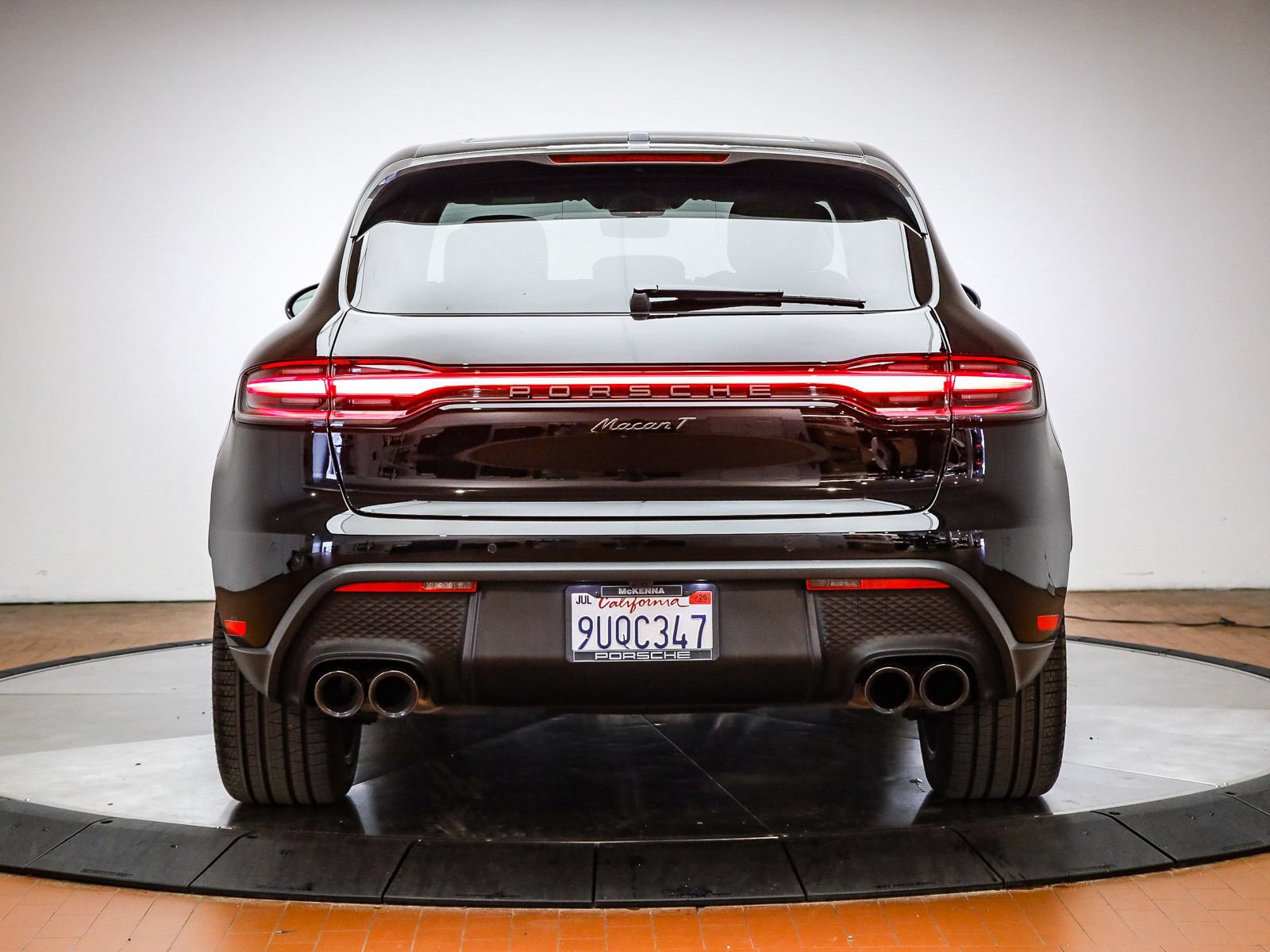 Certified 2025 Porsche Macan Turbo AWD/4WD image 5