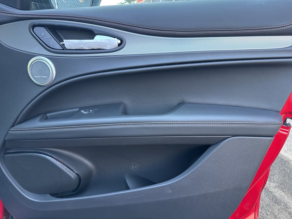 New 2025 Alfa Romeo Stelvio Sprint image 24