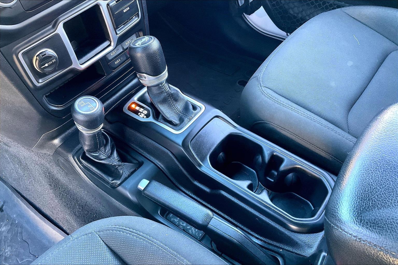 Used 2018 Jeep Wrangler Unlimited Sport image 13