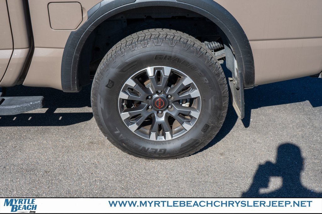 Used 2023 Nissan Titan PRO-4X w/ Pro-4x Convenience Package image 12