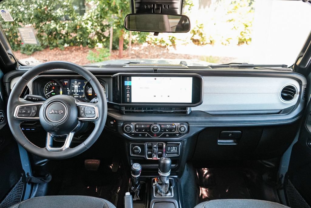 Used 2024 Jeep Wrangler Unlimited Sahara AWD/4WD image 12
