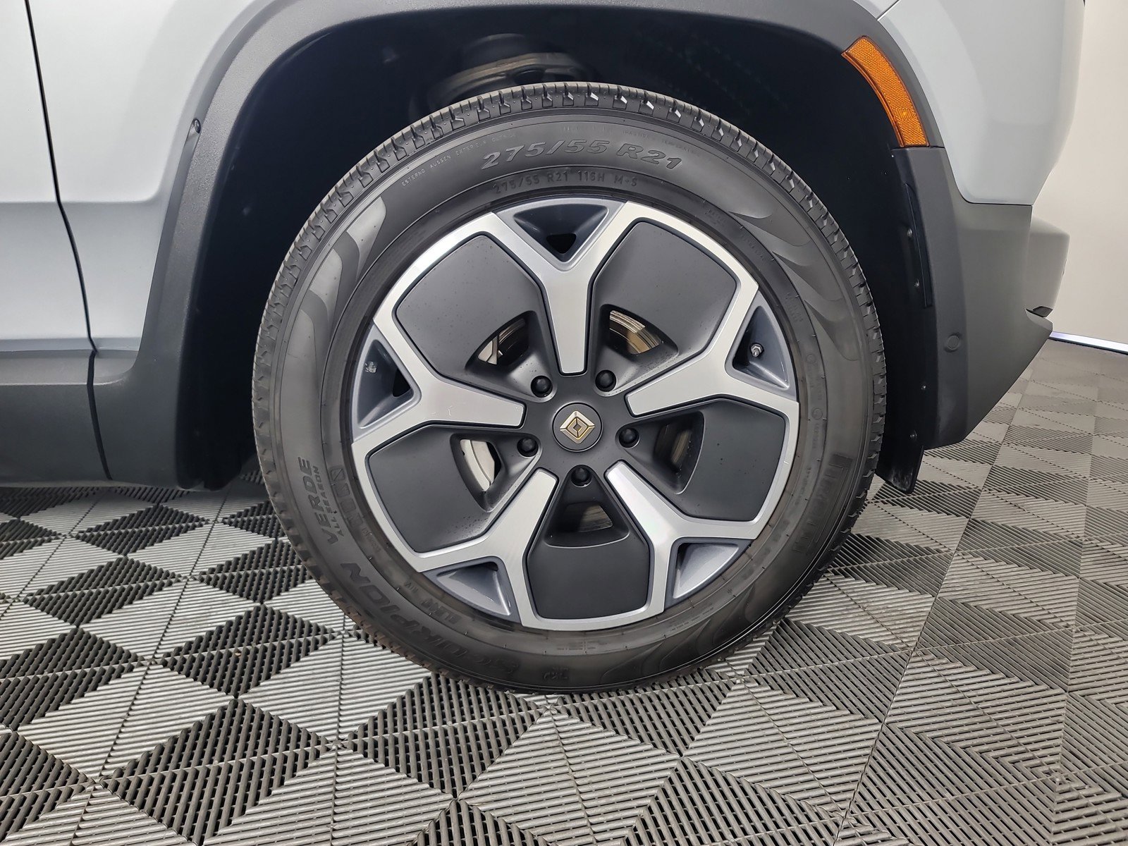 Used 2024 Rivian R1S Adventure image 11