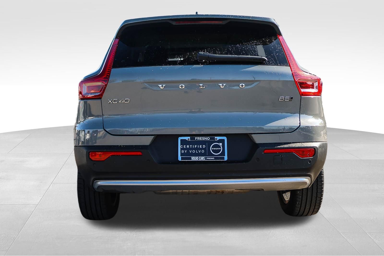 Used 2025 Volvo XC40 B5 Core image 7