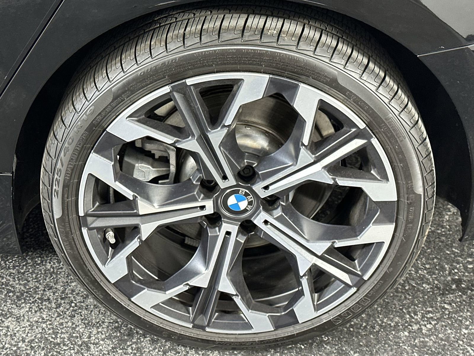 Used 2025 BMW 330i Sedan w/ Premium Package image 10