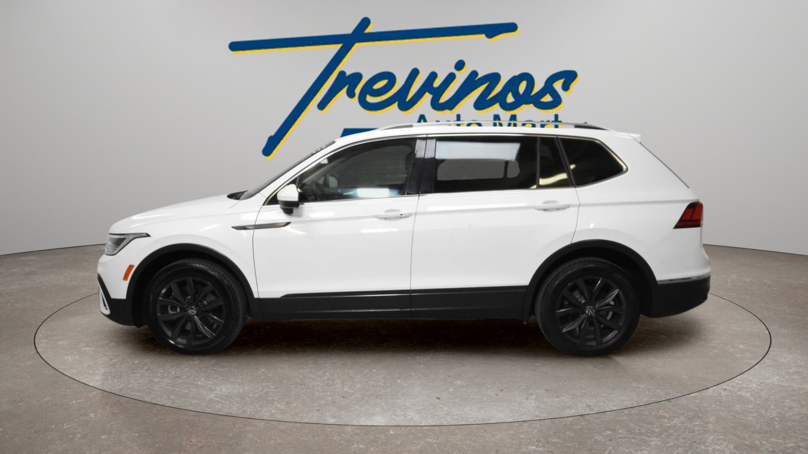 Used 2024 Volkswagen Tiguan SE FWD image 9
