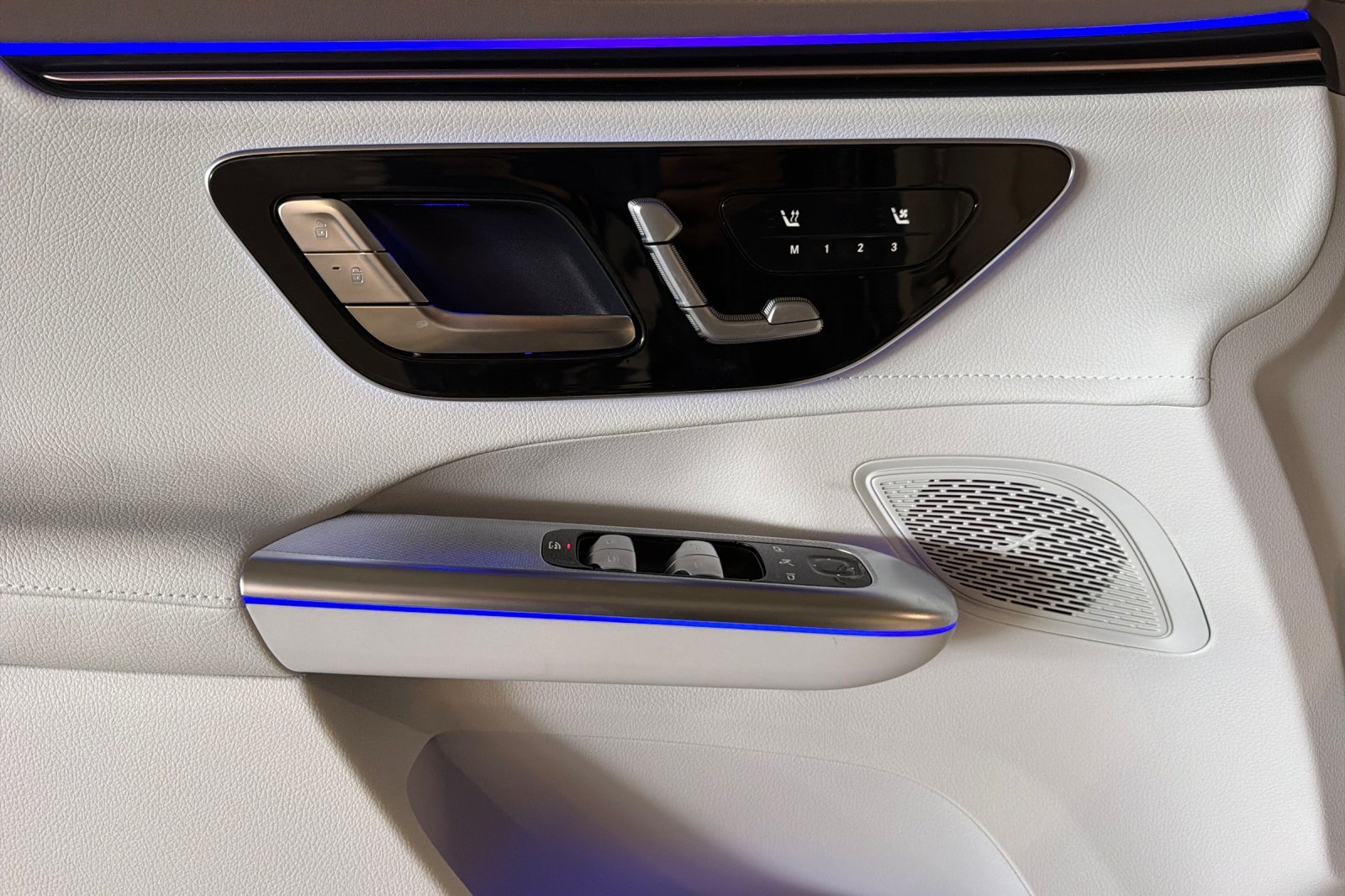 New 2027 Mercedes-Benz EQE 320 4MATIC SUV image 10