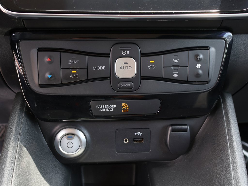 Used 2018 Nissan Leaf SV w/ SV Technology Package image 48