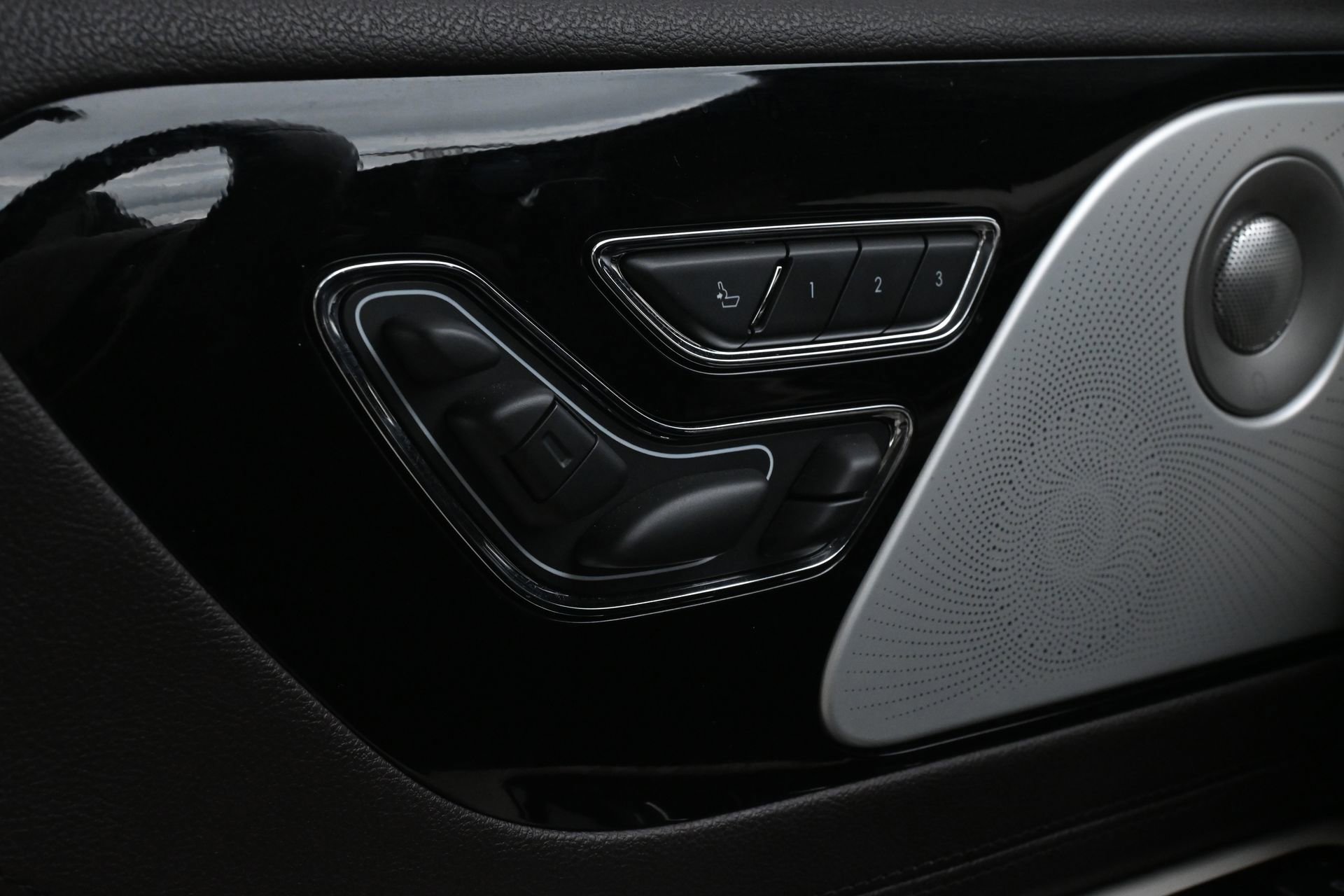 Used 2022 Lincoln Aviator Black Label w/ Class IV Trailer Tow Package AWD/4WD image 16