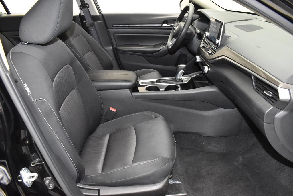 Used 2024 Nissan Altima 2.5 SV AWD/4WD image 24