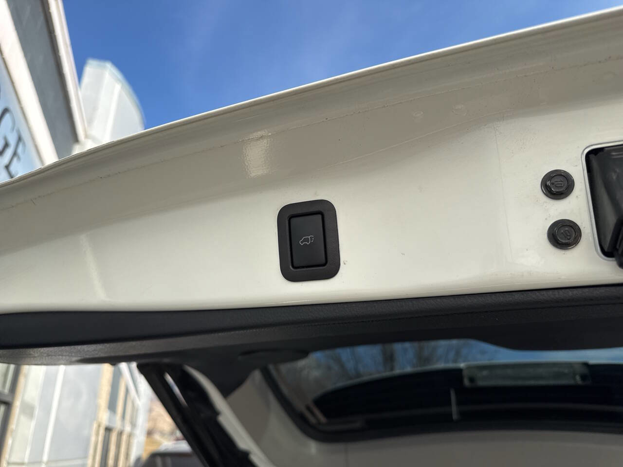 Used 2019 Toyota Highlander Limited AWD 4dr SUV image 15