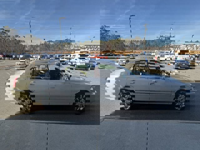 Used 2006 Lincoln Town Car Signature image 7