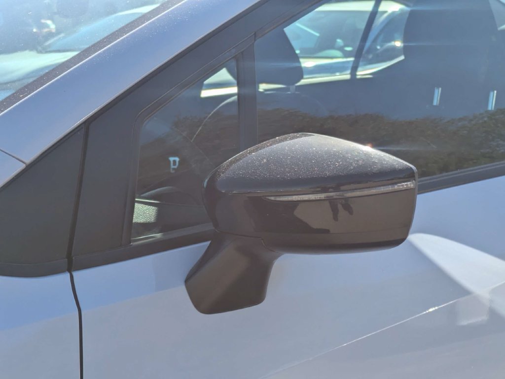 Used 2025 Nissan Versa SR FWD image 12